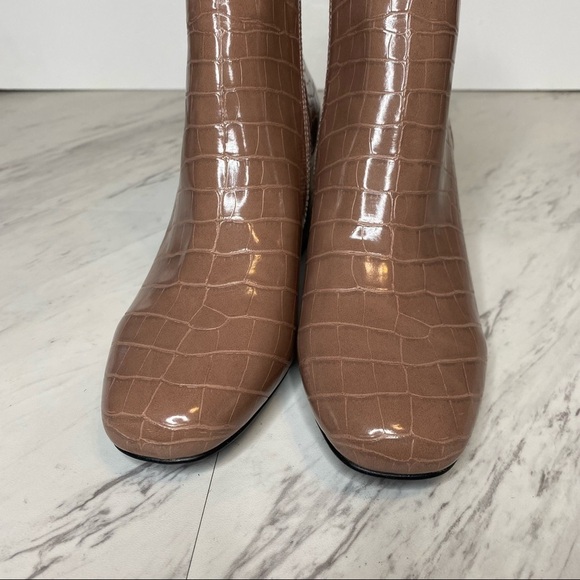 New! Steve Madden Darma Pink Crocodile Bootie 6M - Picture 10 of 14